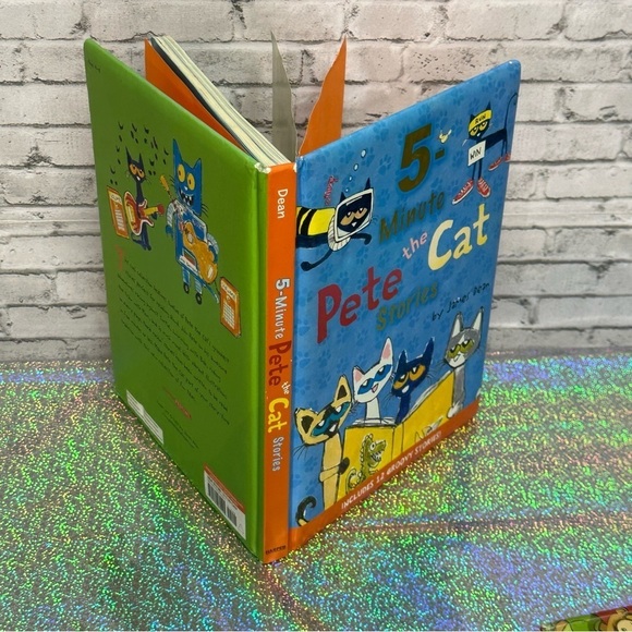 Pete the Cat: 5-Minute Bedtime Stories: Includes 12 Cozy Stories! - Picture 3 of 12